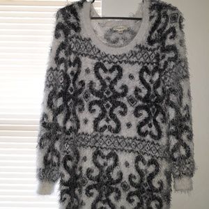 Black n white mid armed sweater (S)
